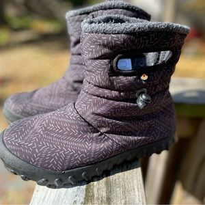 Grey fleece-lined waterproof Bogs